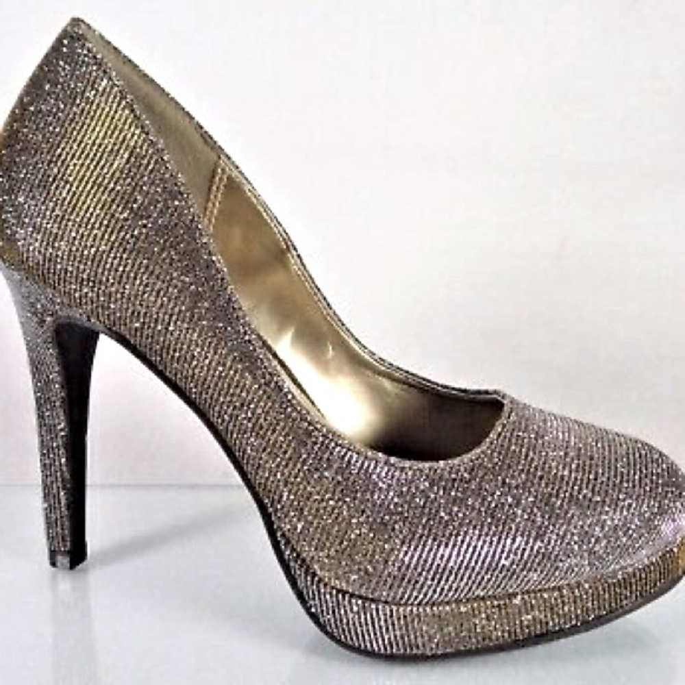 Sparkly platform heels 👠